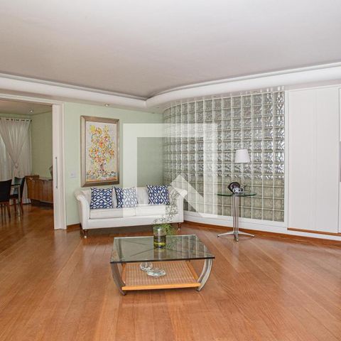 Casa à venda com 600m², 5 quartos e 4 vagasSala
