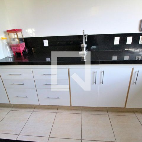 Casa à venda com 788m², 9 quartos e 10 vagasCozinha - Armários/ Bancada