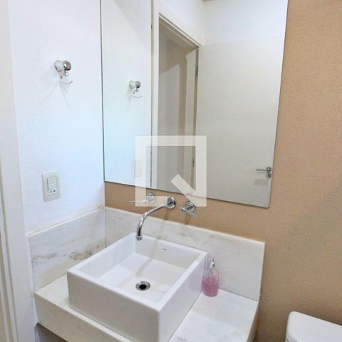 Casa à venda com 788m², 9 quartos e 10 vagasBanheiro do Quarto 8 (Suíte) - Pia/ Espelho