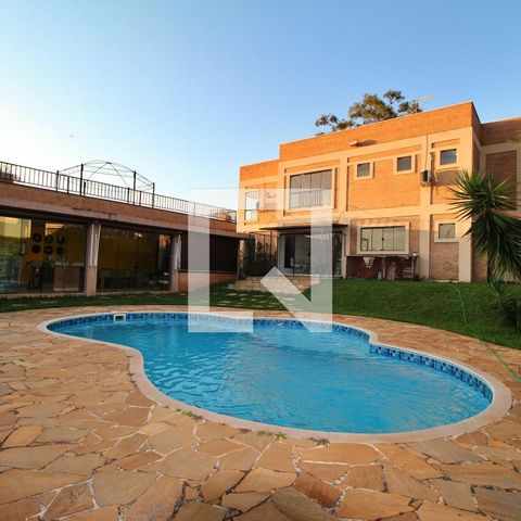 Casa à venda com 788m², 9 quartos e 10 vagasPiscina/ Quintal/ Fachada dos fundos