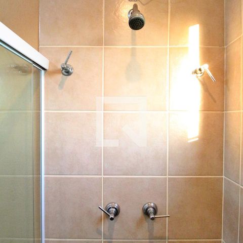 Casa à venda com 788m², 9 quartos e 10 vagasBanheiro do Quarto 8 (Suíte) - Chuveiro