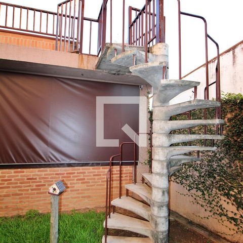Casa à venda com 788m², 9 quartos e 10 vagasEscada para terraço