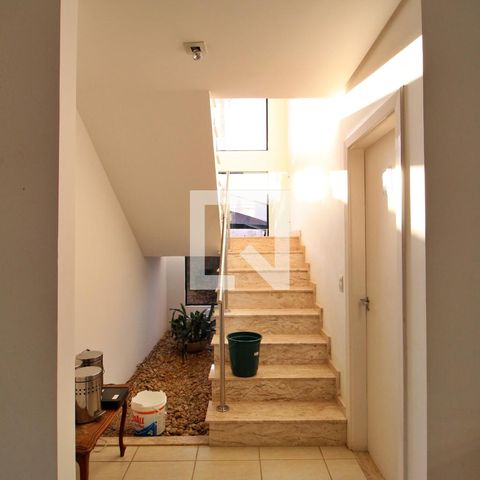 Casa à venda com 788m², 9 quartos e 10 vagasEscada