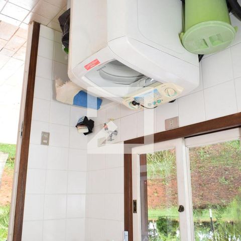 Casa à venda com 328m², 3 quartos e 8 vagasLavanderia