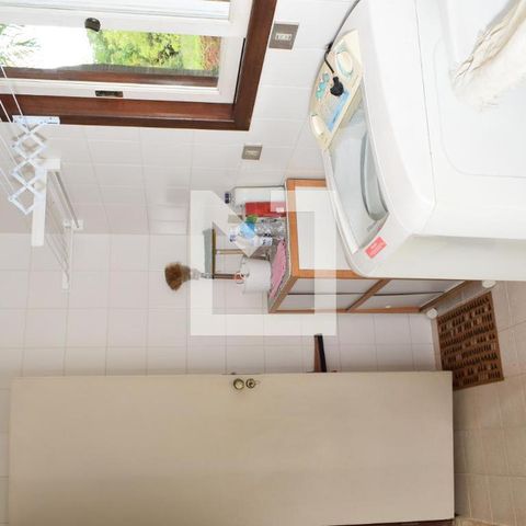 Casa à venda com 328m², 3 quartos e 8 vagasLavanderia