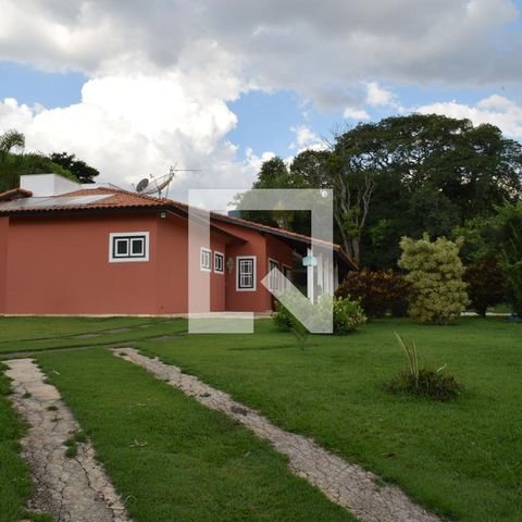 Casa à venda com 328m², 3 quartos e 8 vagasFachada