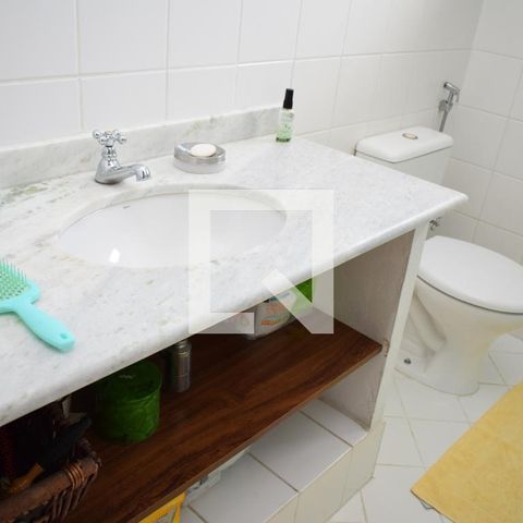 Casa à venda com 328m², 3 quartos e 8 vagasBanheiro Social