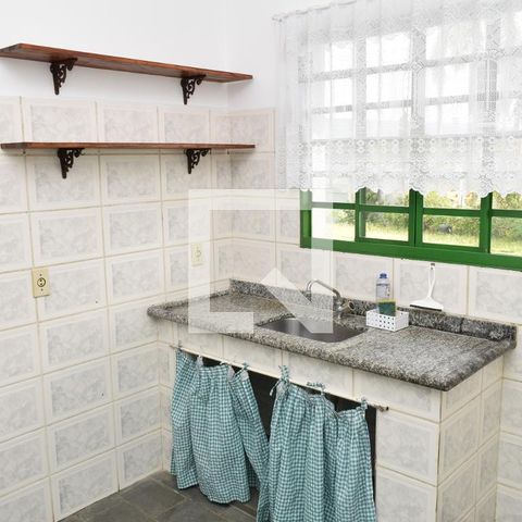 Casa à venda com 328m², 3 quartos e 8 vagasCozinha Casa 2