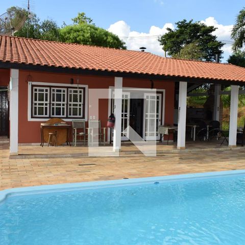 Casa à venda com 328m², 3 quartos e 8 vagasPiscina