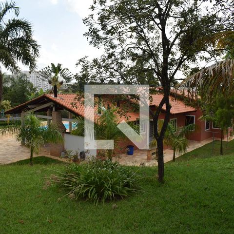 Casa à venda com 328m², 3 quartos e 8 vagasÁrea Externa casa 1