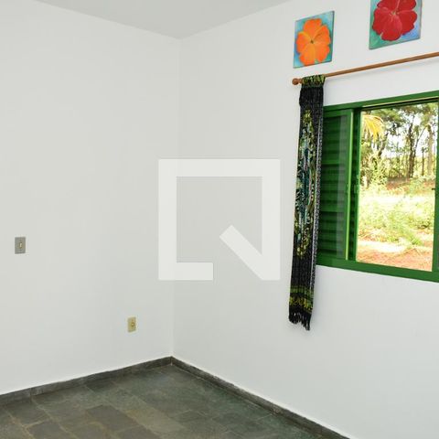Casa à venda com 328m², 3 quartos e 8 vagasQuarto 1 Casa 2