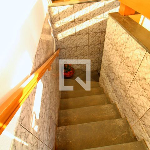 Casa à venda com 315m², 5 quartos e 4 vagasEscada