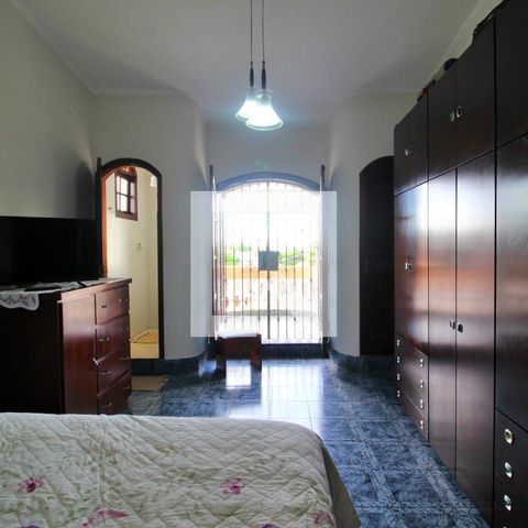 Casa à venda com 315m², 5 quartos e 4 vagasSuíte 2