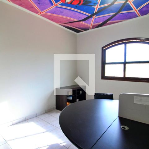 Casa à venda com 315m², 5 quartos e 4 vagasQuarto 3