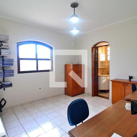 Casa à venda com 315m², 5 quartos e 4 vagasSuíte 1