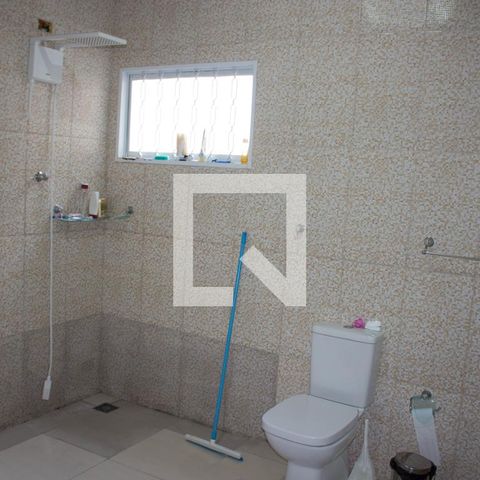 Casa à venda com 160m², 2 quartos e 2 vagasBanheiro da Suíte