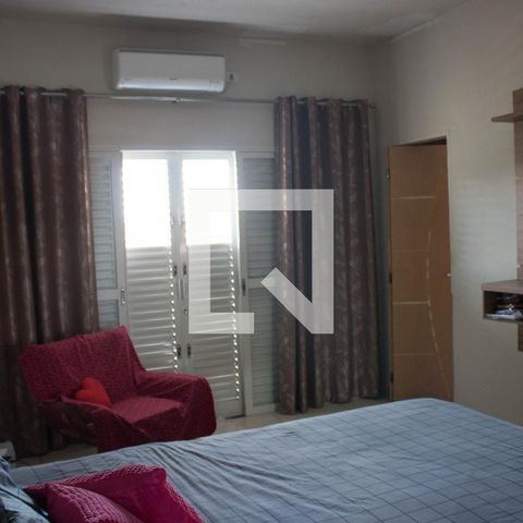 Casa à venda com 160m², 2 quartos e 2 vagasSuite