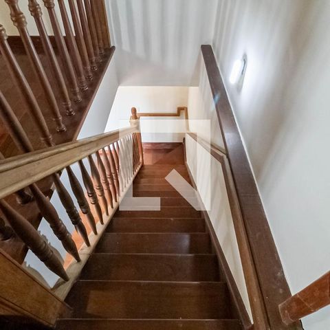 Casa para alugar com 400m², 5 quartos e 5 vagasEscada
