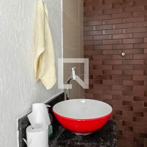 Casa para alugar com 400m², 5 quartos e 5 vagasBanheiro área externa