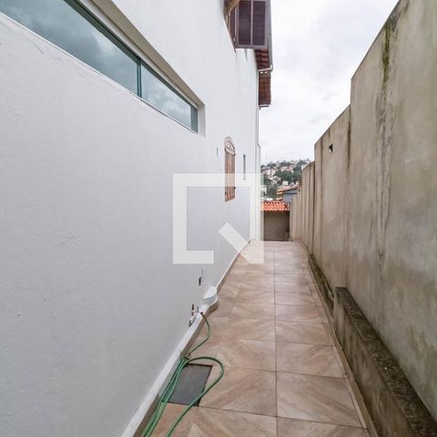 Casa para alugar com 400m², 5 quartos e 5 vagasCorredor
