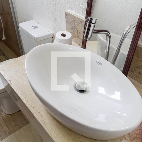 Casa para alugar com 400m², 5 quartos e 5 vagasBanheiro social