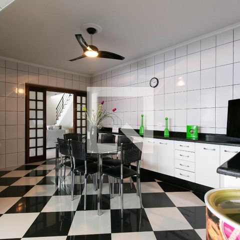 Casa à venda com 128m², 3 quartos e 3 vagasCopa