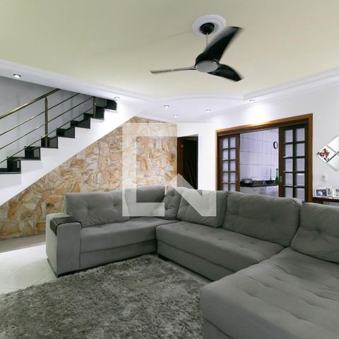 Casa à venda com 128m², 3 quartos e 3 vagasSala
