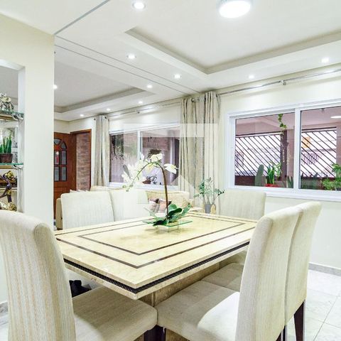Casa à venda com 187m², 5 quartos e 2 vagasSala