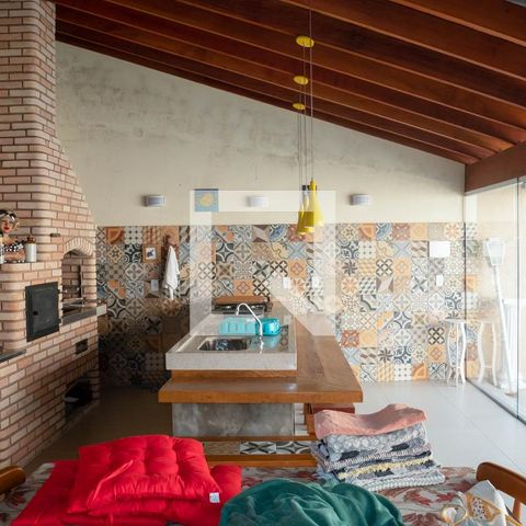 Casa à venda com 268m², 3 quartos e 3 vagasChurrasqueira