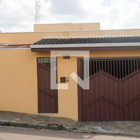 Casa à venda com 268m², 3 quartos e 3 vagasFachada