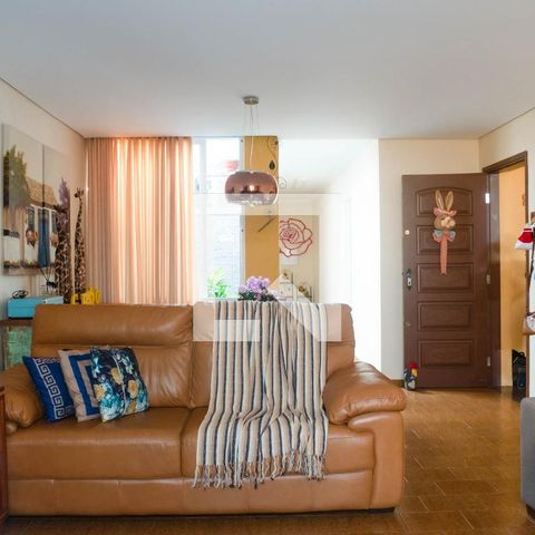 Casa à venda com 268m², 3 quartos e 3 vagasSala