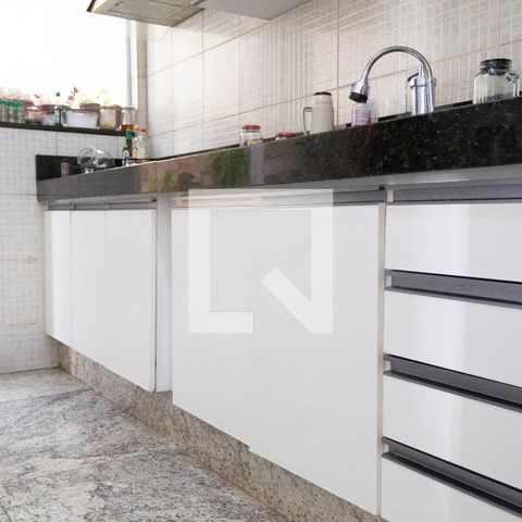 Casa à venda com 224m², 4 quartos e 4 vagasCozinha - Armários