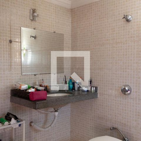 Casa à venda com 224m², 4 quartos e 4 vagasBanheiro da Suíte