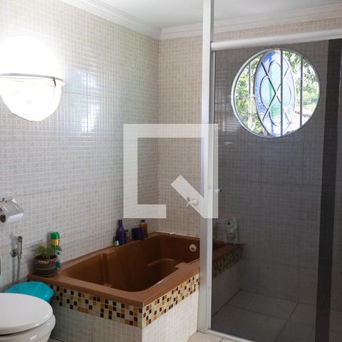 Casa à venda com 224m², 4 quartos e 4 vagasBanheiro da Suíte