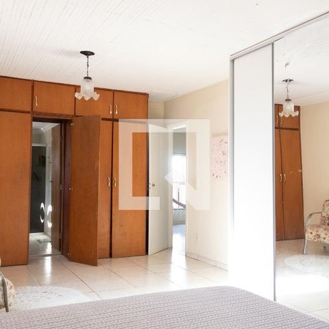 Casa à venda com 224m², 4 quartos e 4 vagasSuíte