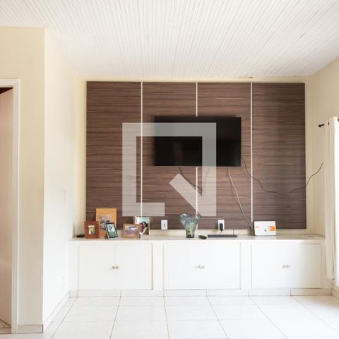 Casa à venda com 224m², 4 quartos e 4 vagasSala de TV