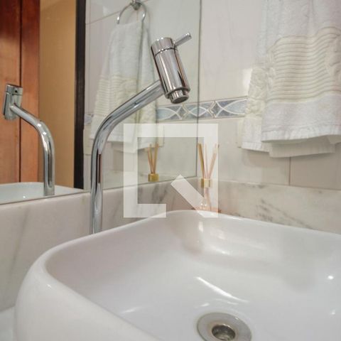 Casa à venda com 200m², 3 quartos e 2 vagas Casa à venda com 200m², 3 quartos e 2 vagasBanheiro Social