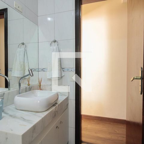 Casa à venda com 200m², 3 quartos e 2 vagas Casa à venda com 200m², 3 quartos e 2 vagasBanheiro Social