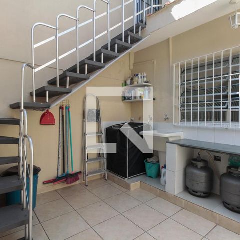 Casa à venda com 200m², 3 quartos e 2 vagas Casa à venda com 200m², 3 quartos e 2 vagasÁrea de serviço