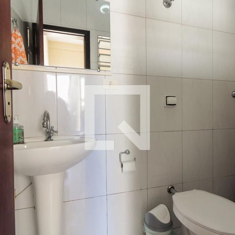 Casa à venda com 200m², 3 quartos e 2 vagas Casa à venda com 200m², 3 quartos e 2 vagasBanheiro de serviço