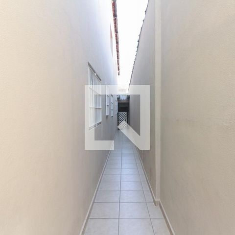 Casa à venda com 200m², 3 quartos e 2 vagas Casa à venda com 200m², 3 quartos e 2 vagasCorredor de acesso