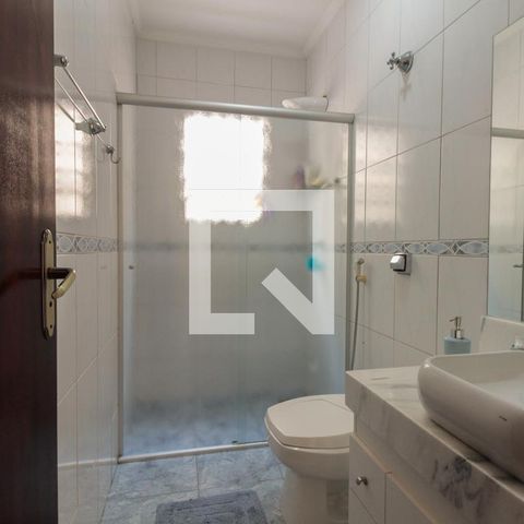 Casa à venda com 200m², 3 quartos e 2 vagas Casa à venda com 200m², 3 quartos e 2 vagasBanheiro Social