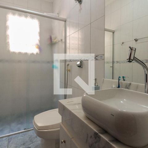 Casa à venda com 200m², 3 quartos e 2 vagas Casa à venda com 200m², 3 quartos e 2 vagasBanheiro Social