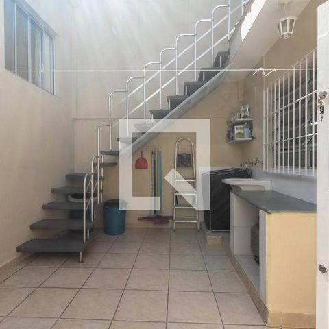 Casa à venda com 200m², 3 quartos e 2 vagas Casa à venda com 200m², 3 quartos e 2 vagasÁrea de serviço