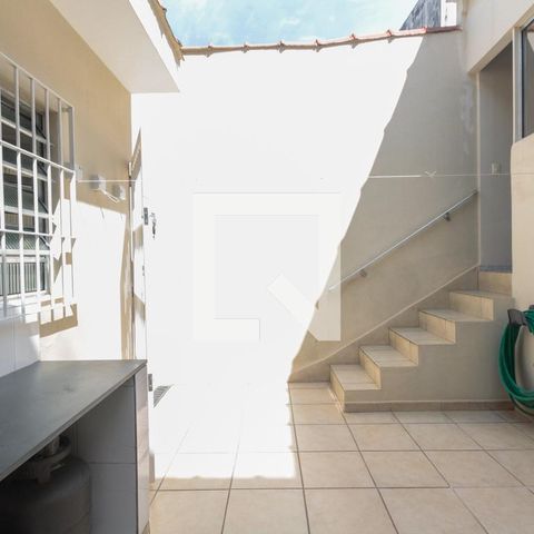 Casa à venda com 200m², 3 quartos e 2 vagas Casa à venda com 200m², 3 quartos e 2 vagasÁrea de serviço