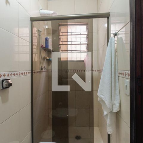 Casa à venda com 200m², 3 quartos e 2 vagas Casa à venda com 200m², 3 quartos e 2 vagasBanheiro Suíte