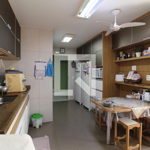 Apartamento à venda com 200m², 3 quartos e 2 vagasCozinha