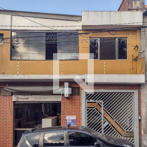 Casa à venda com 380m², 3 quartos e 3 vagas Casa à venda com 380m², 3 quartos e 3 vagasFachada