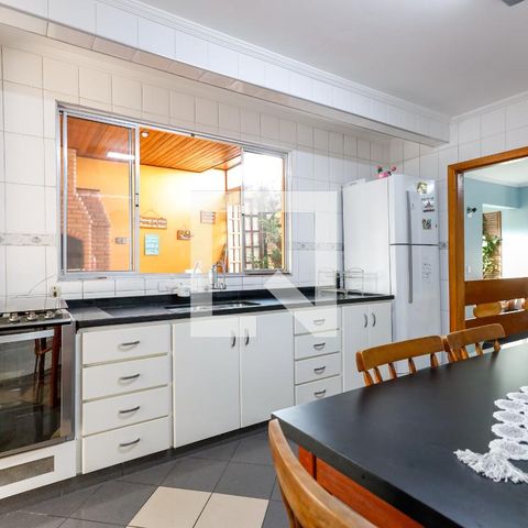Casa à venda com 380m², 3 quartos e 3 vagas Casa à venda com 380m², 3 quartos e 3 vagasCozinha