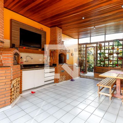 Casa à venda com 380m², 3 quartos e 3 vagas Casa à venda com 380m², 3 quartos e 3 vagasChurrasqueira